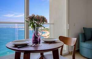 Oceanview Studio - King Bed - Pools - Beachclub
