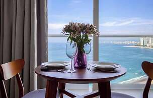 Oceanview Studio - King Bed - Pools - Beachclub