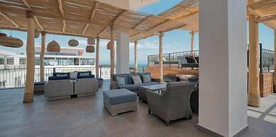 Cozy Studio -private Balcony - Pool - Gym