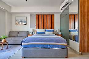 Cozy Studio -private Balcony - Pool - Gym