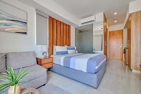 Cozy Studio -private Balcony - Pool - Gym