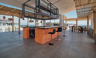 Cozy Studio -private Balcony - Pool - Gym