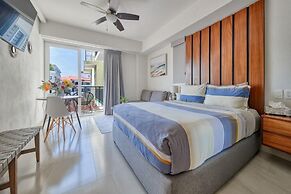 Cozy Studio -private Balcony - Pool - Gym