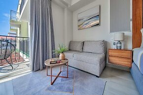 Cozy Studio -private Balcony - Pool - Gym