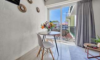 Cozy Studio -private Balcony - Pool - Gym