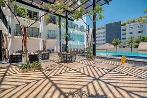 Cozy Studio -private Balcony - Pool - Gym