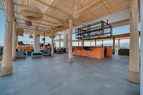 Cozy Studio -private Balcony - Pool - Gym