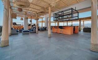 Cozy Studio -private Balcony - Pool - Gym
