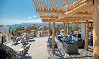 Cozy Studio -private Balcony - Pool - Gym