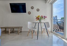 Cozy Studio -private Balcony - Pool - Gym