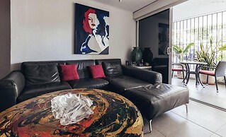 Cozy 2BR King Beds - Rooftop Pool - Fast Wifi