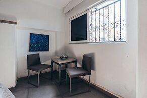 Cozy 2BR King Beds - Rooftop Pool - Fast Wifi