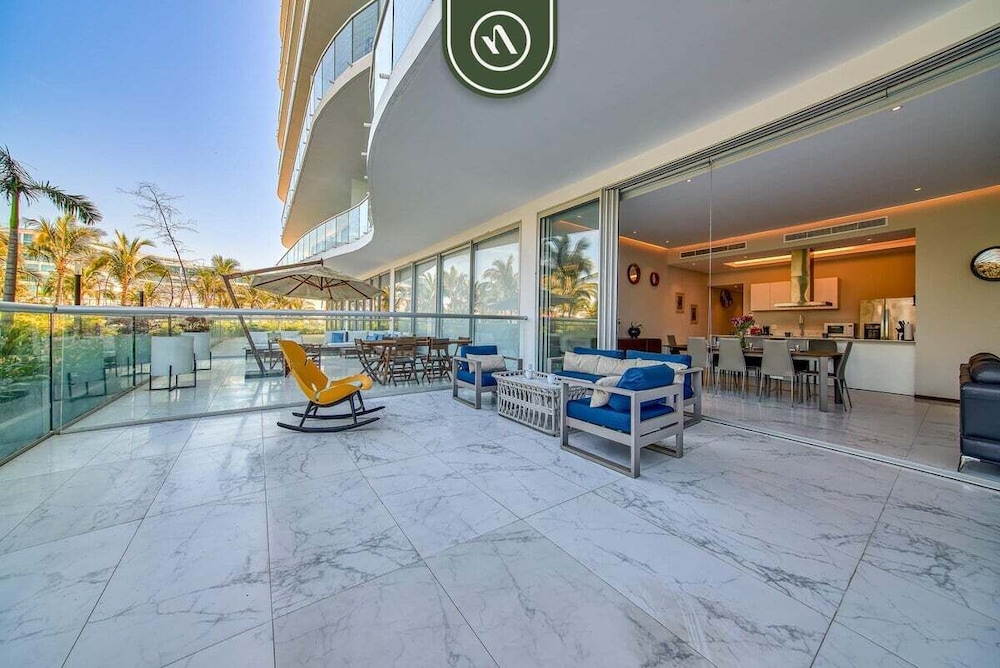 Oceanfront 2BR Condo - Pool - Cevicheria - Beach