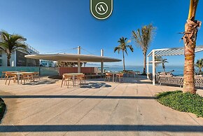 Oceanfront 2BR Condo - Pool - Cevicheria - Beach