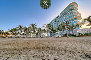 Oceanfront 2BR Condo - Pool - Cevicheria - Beach