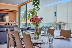 Oceanfront 2BR Condo - Pool - Cevicheria - Beach