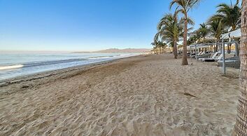 Oceanfront 2BR Condo - Pool - Cevicheria - Beach
