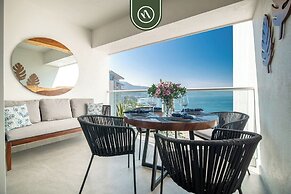 Elegant 1 BR Condo - Beachfront - Pools - King