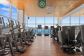 Elegant 1 BR Condo - Beachfront - Pools - King