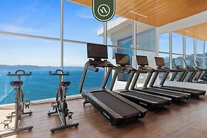 Elegant 1 BR Condo - Beachfront - Pools - King