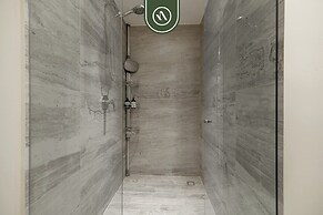 Elegant 1 BR Condo - Beachfront - Pools - King