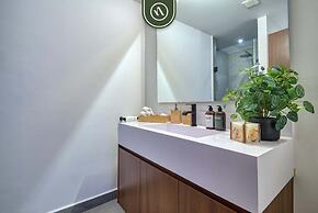 New Studio - King Bed - Pool - Jacuzzi - Gym
