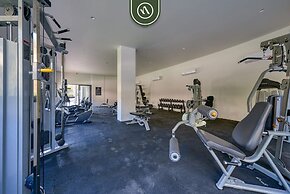 New Studio - King Bed - Pool - Jacuzzi - Gym