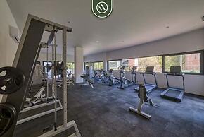 New Studio - King Bed - Pool - Jacuzzi - Gym