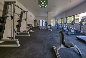 New Studio - King Bed - Pool - Jacuzzi - Gym