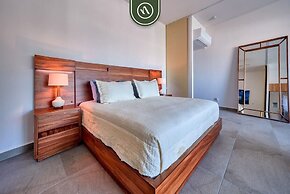 New Studio - King Bed - Pool - Jacuzzi - Gym