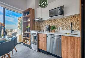 New Studio - King Bed - Pool - Jacuzzi - Gym