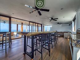Oceanview 2 BR Condo - Luxury - Rooftop Pool