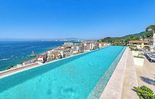 Oceanview 2 BR Condo - Luxury - Rooftop Pool