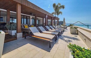 Oceanview 2 BR Condo - Luxury - Rooftop Pool