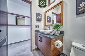 Oceanview 2 BR Condo - Luxury - Rooftop Pool