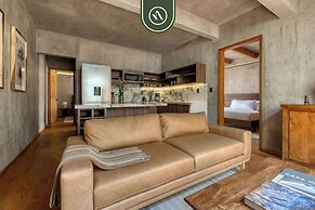 Luxury 2 BR Condo in Downtown - AC - Peaceful