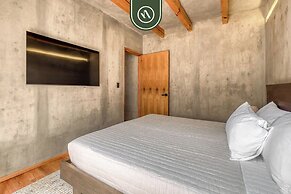 Luxury 2 BR Condo in Downtown - AC - Peaceful