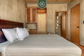 Luxury 2 BR Condo in Downtown - AC - Peaceful
