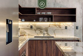 Luxury 2 BR Condo in Downtown - AC - Peaceful