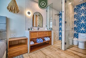 Luxury 1 BR Condo in Romantic Zone - Infinity Pool