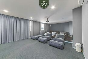 Equipped 1BR Condo With Private Balcony - Pool