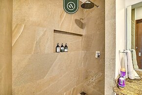 Equipped 1BR Condo With Private Balcony - Pool