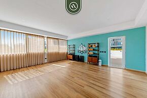 Equipped 1BR Condo With Private Balcony - Pool