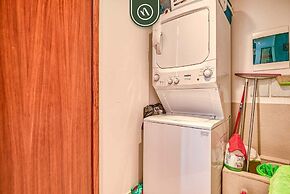 2BR Condo With Rooftop Pool - 2 Min Walk to Beach