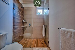 2BR Condo With Rooftop Pool - 2 Min Walk to Beach