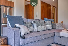 2BR Condo With Rooftop Pool - 2 Min Walk to Beach