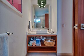 2BR Condo With Rooftop Pool - 2 Min Walk to Beach