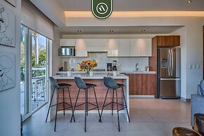 2BR Condo With Rooftop Pool - 2 Min Walk to Beach