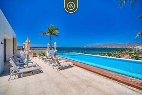 2BR Condo With Rooftop Pool - 2 Min Walk to Beach