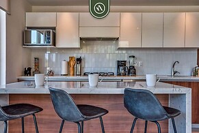 2BR Condo With Rooftop Pool - 2 Min Walk to Beach
